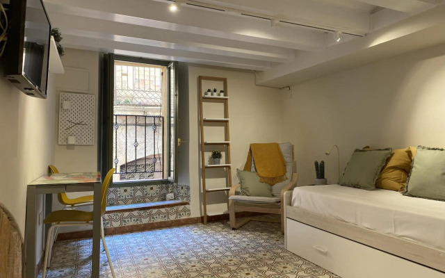 TH143 Studio Old Town