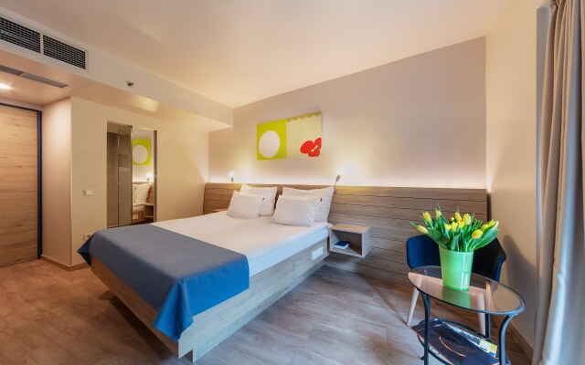 Leon Hotel & Lounge
