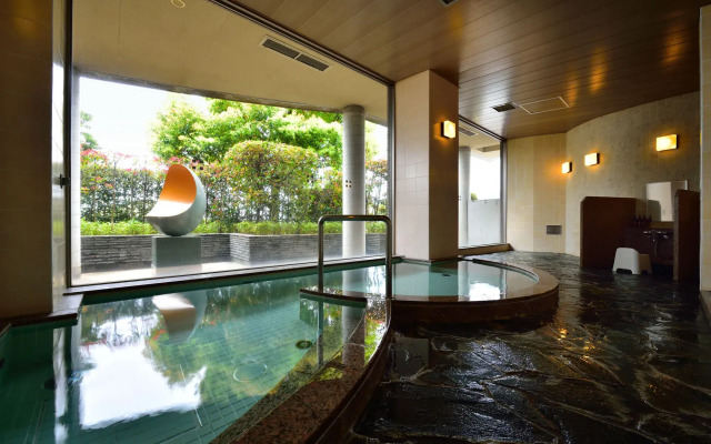 Fontaine Bleau Atami