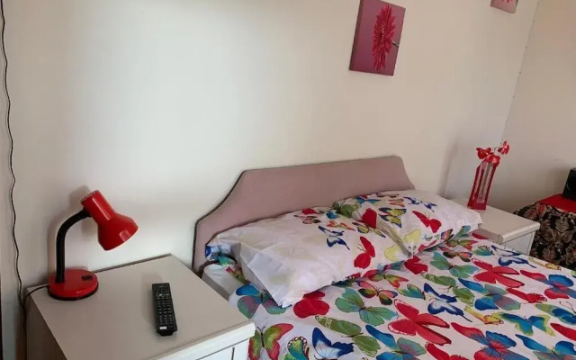 Busybee - Guest House- Self service