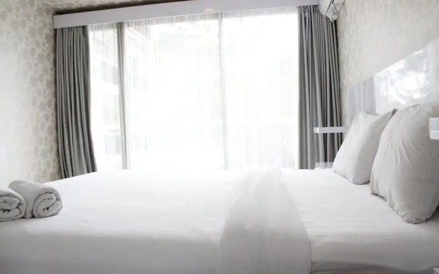 Relaxing Studio near ITB at Beverly Dago Apartment – Guest Rooms – Bandung
