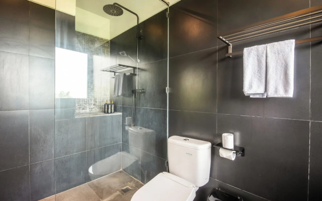 Luxurious 6BR Clifftop Villa, 5 Minutes to Bingin