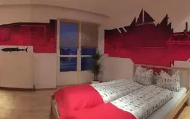 Jack's Lake & Mountain (JLM) Hostel