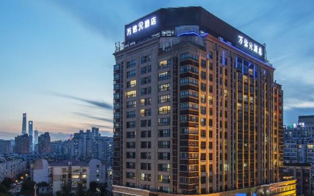 Wassim R Hotel