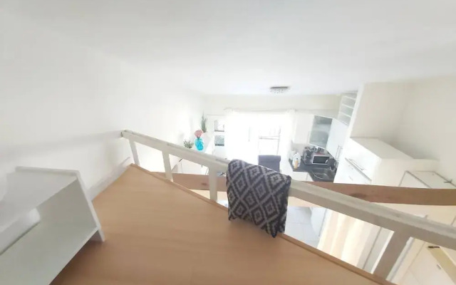 Central Apartment With Sea Views