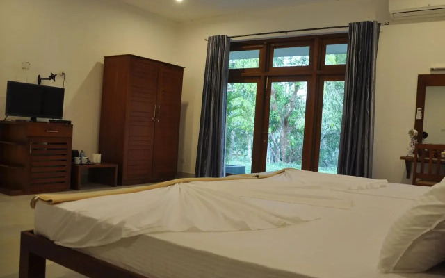 Aarya Hotel