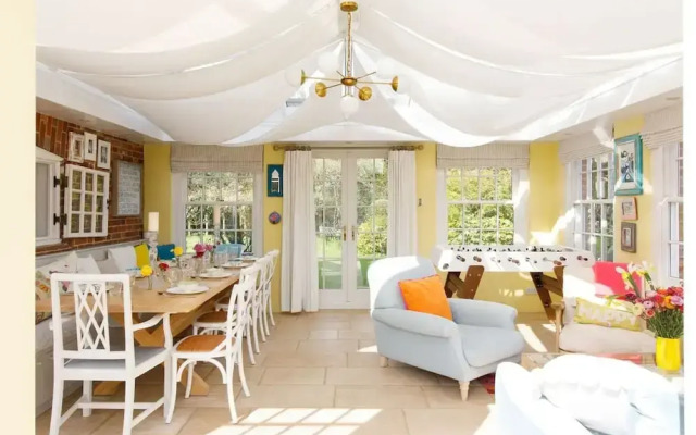 Amazing 5 BR Country Home Pool Gym Yoga Studio