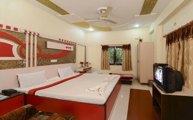 OYO 12221 Hotel M house