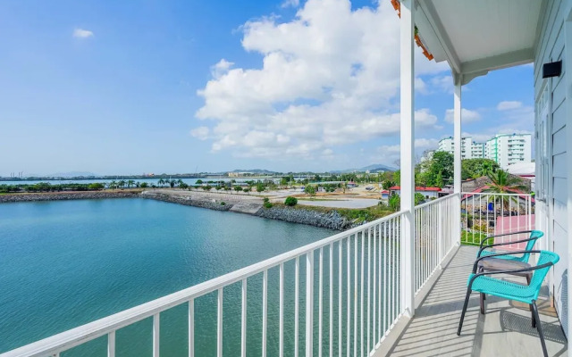 w Homely 2BR With Balcony in Panama