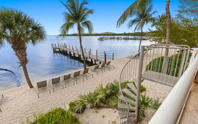 Beachside Resort & Residences