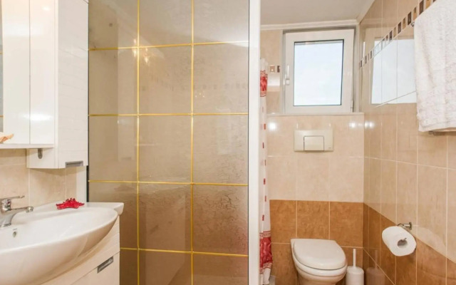 Seaview flat in an olive grove by the beach