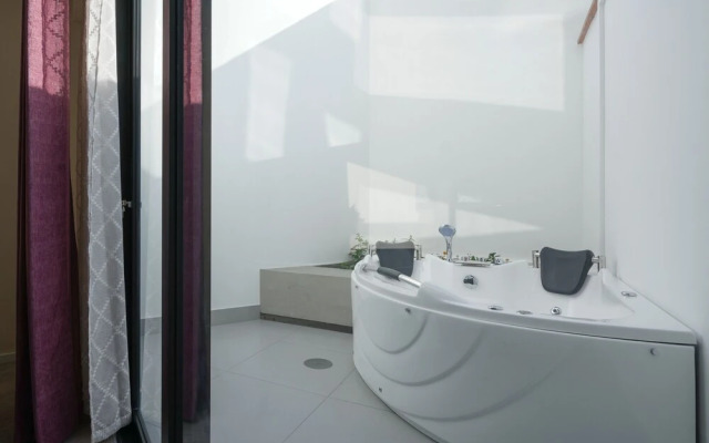 GLOBALSTAY. New Studios with Jacuzzi