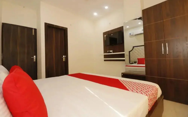 Hotel Aura by OYO Rooms