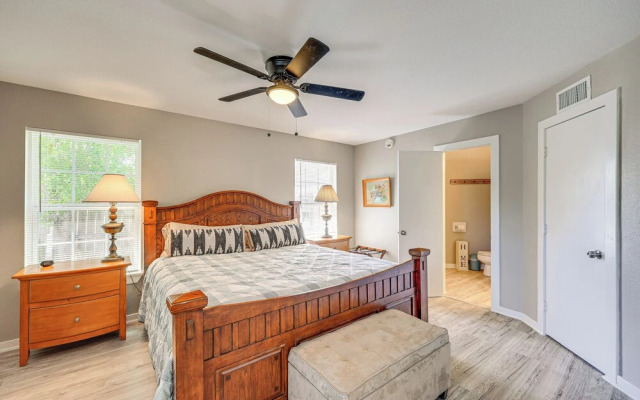 Bandera Carriage House w/ Medina River Access!