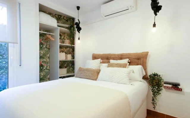 Eiffel Bridge Boutique Apartment