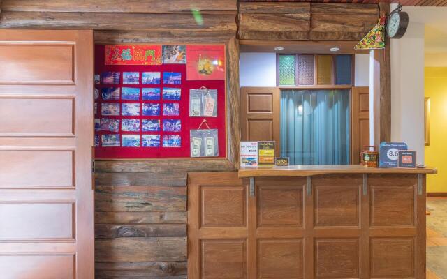 Banthat Thong Hostel