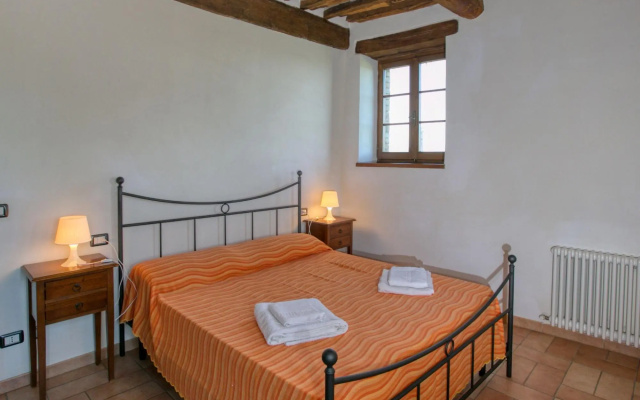Spacious Mansion in Sant'Angelo in Vado with Pool