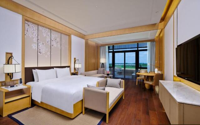 Hualuxe Suzhou Bay Hot Spring Resort, an IHG Hotel
