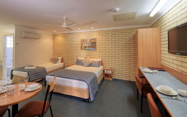 Riverland Motor Inn & River's Restaurant