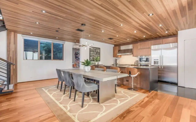 Cedar Loft Villa