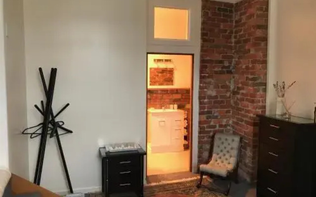 Private, Comfortable Studio.