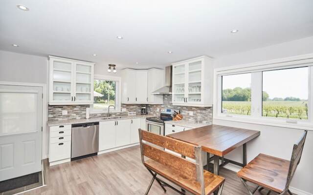 Niagara Vineyard Contemporary