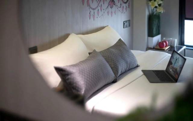 Hotel 81 Premier Princess