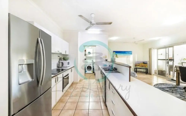 ZEN FORESHORE - 2 Bedroom Apt with Pool