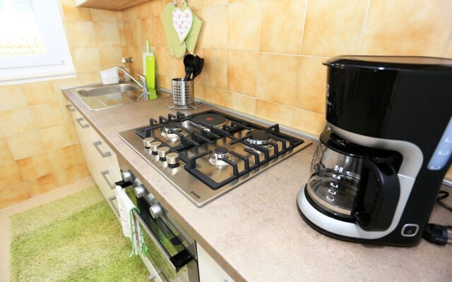 Spacious Apartment By The Beach