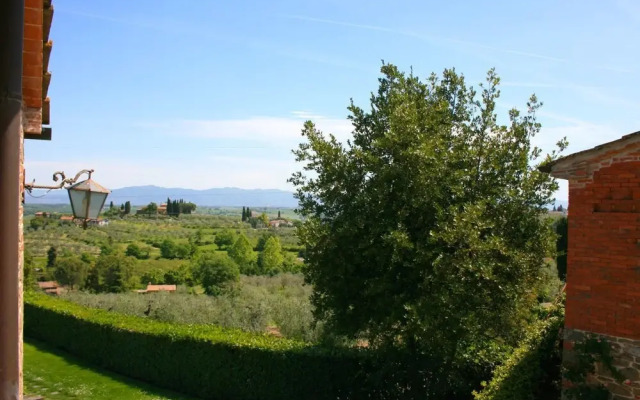Wonderful private villa with WIFI, private pool, TV, pets allowed and parking, close to Arezzo
