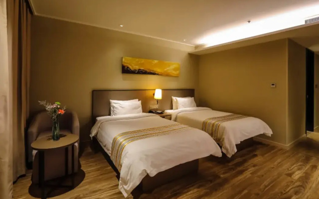 Home Inn Plus (Dalian Development Zone Jinma Road Wanda Plaza)