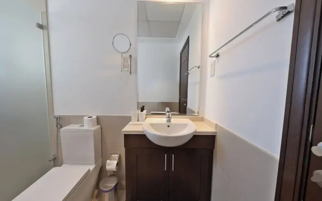 Luxury Short Term Stay 2BHK plus Maids - RANCHES