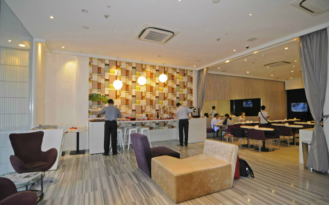 Lion Peak Dickson Hotel