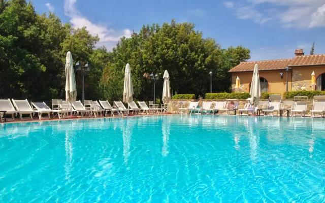 Residence con piscina a Monteverdi