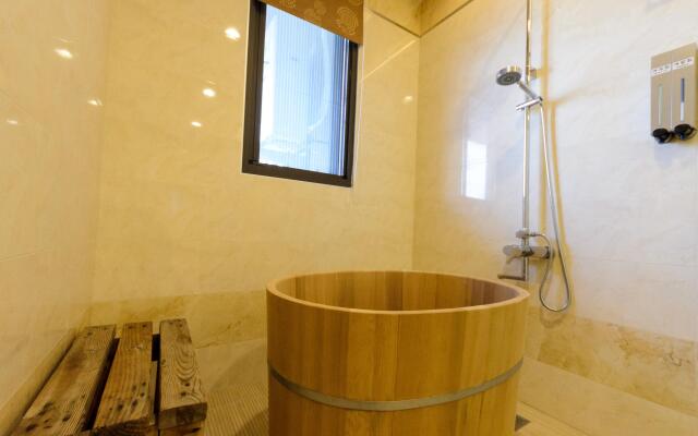 Jhongshan Building Bed and Breakfast