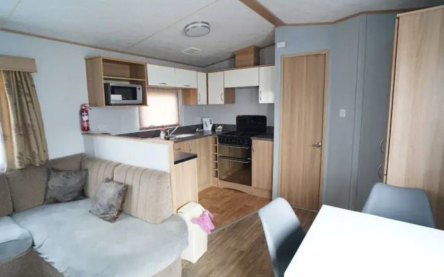 Pets go Free 3 Bedroom Caravan at Heacham Beach