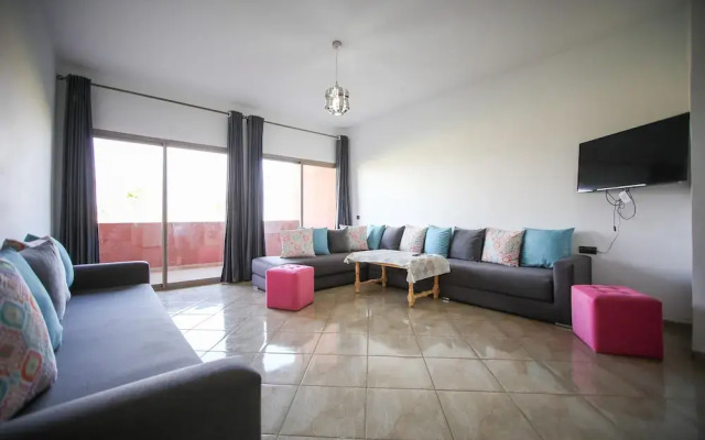 Appartement neuf, entouré de verdure + piscine