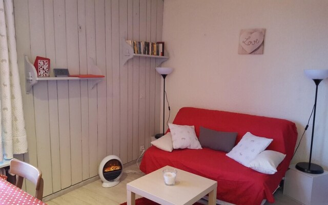 Studio in Praloup, With Wonderful Mountain View and Furnished Terrace