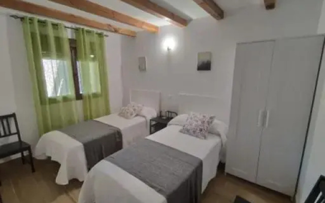 Puente viejo de Buitrago casa roble