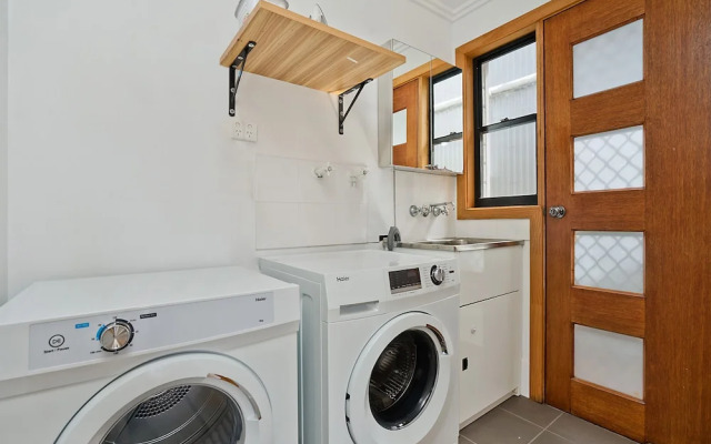 Newcastle Short Stay Apartments - Glebe Road Adamstown