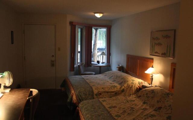 Sunwapta Falls Rocky Mountain Lodge