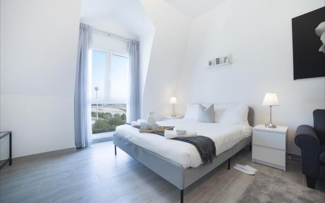 Luxe Studio Near Discovery Gardens Metro Station