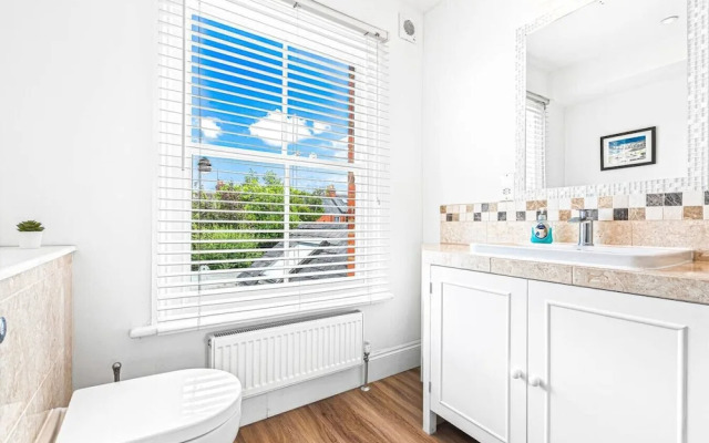 Bakersfield Retreat - From 200 Per Night