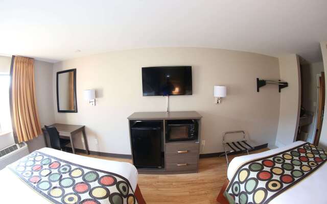 Super 8 by Wyndham Portsmouth