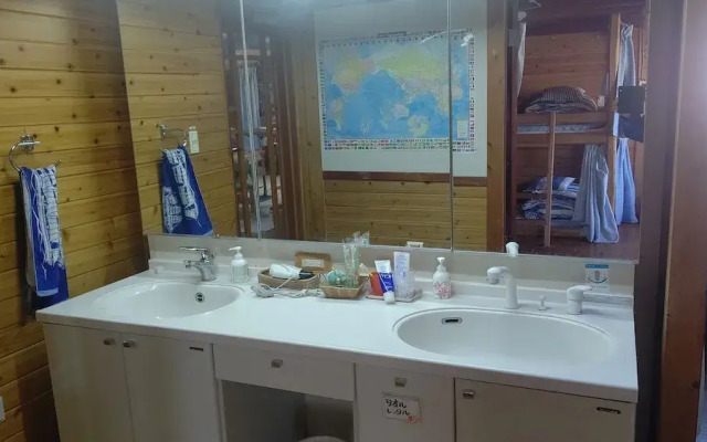 Awaji Tourist Trophy House Hostel