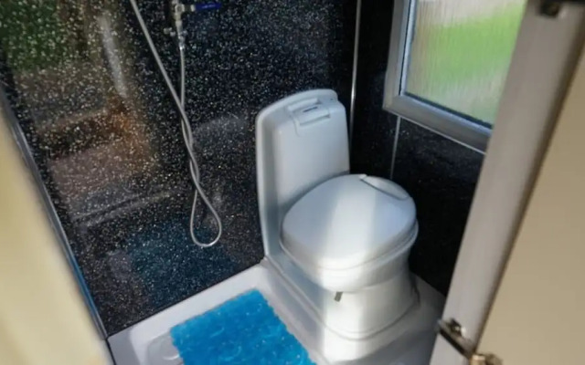 Showman's Hut @ Westcote