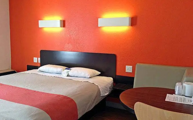 Motel 6 Rockford