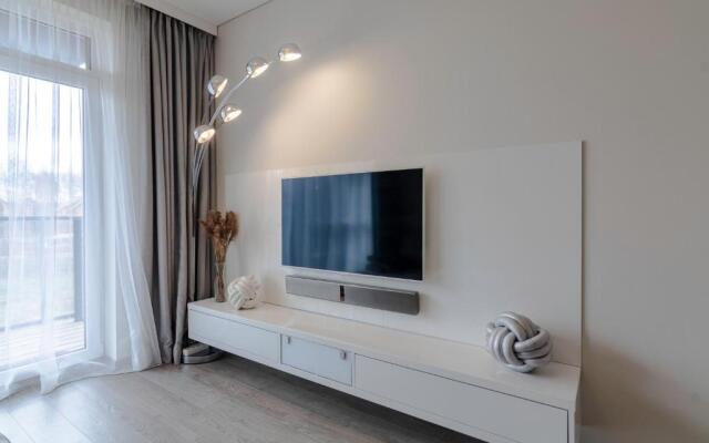 Sea Whisper Apartment, By Cohost