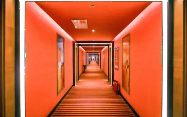 Elong R.YUN Hotel (Xuchang Pangdonglai Angel City)