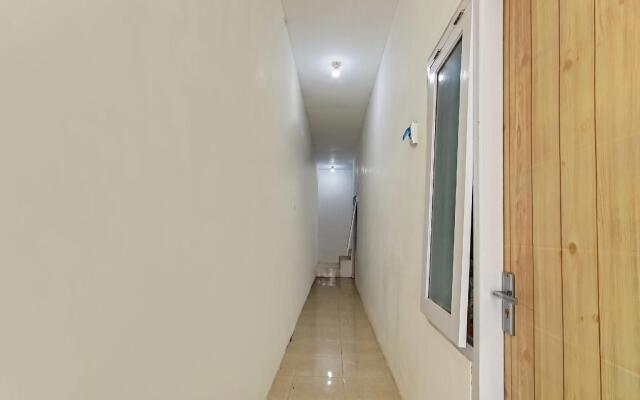 OYO 3495 Menjangan Residence at De Priok